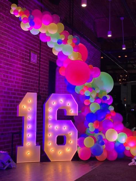 Sweet 16 Decorations Pool Party, Sweet 16 Glow In The Dark Party Ideas Decoration, Neon School Dance Decorations, Glow In The Dark Quinceanera, Glow Party Sweet 16, Neon Quinceanera Theme, Sweet 16 Party Ideas Glow In The Dark, Glow In The Dark Birthday Ideas, Glow Bar Party Ideas