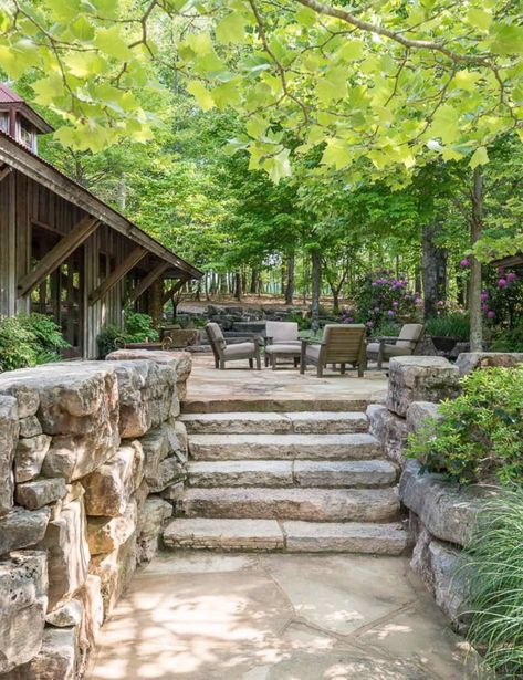 This gorgeous rustic sanctuary in Tennessee appears to float on water Dining Space Ideas, Hidden Lake, Stone Stairs, Earth Wind, Design Outdoor, Space Ideas, Outdoor Entertaining Area, Floating In Water, Waterfront Homes