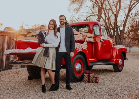 Red Truck Christmas Pictures Outfits, Truck Christmas Pictures, Red Truck Christmas Pictures, Tree Farm Mini Session, Christmas Pictures Outfits, Christmas Baby Pictures, Utah Fashion, Cute Family Pictures, Running A Marathon