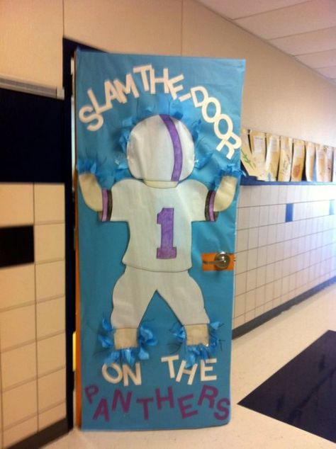 30 Super Bowl Party & Decoration Ideas Homecoming Door Decorations, Homecoming Decorations Hallway, Football Locker Decorations, Locker Room Decorations, Superbowl Party Decorations, Homecoming Decorations, Homecoming Spirit Week, Contest Ideas, Homecoming Spirit