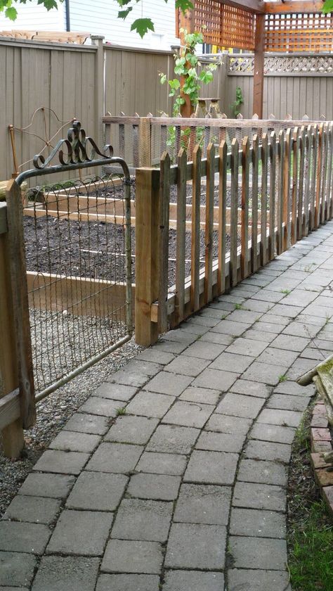 Diy Garden Fence Ideas, Fence Planning, Garden Gate Design, Garden Fence Ideas, Diy Garden Fence, Cheap Backyard, Diy Fence, Fence Ideas, Vegetable Garden Design