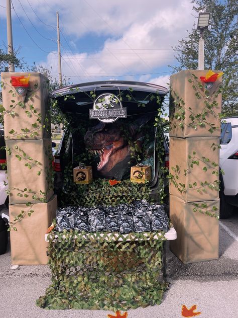 Aliens Trunk Or Treat, Jurrasic World Trunk Or Treat, Indiana Jones Trunk Or Treat Ideas, Trunk Or Treat Grinch, Trunk Or Treat Ideas For Cars Jurassic Park, Jurassic Trunk Or Treat, Jurrasic Park Trunk Or Treat Diy, Jurassic World Trunk Or Treat, Dino Trunk Or Treat