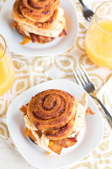 Mountain Breakfast, French Toast Waffles, Rolled Sandwiches, Cinnamon Breakfast, Brunch Inspiration, Breakfast Sandwich Recipes, Sandwich Cake, Breakfast Pancakes, Sandwich Recipe