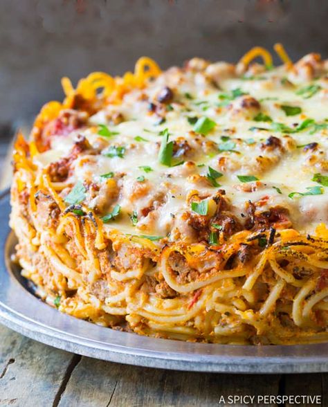 Leftover Spaghetti Noodles, Spaghetti Pie Recipe, Spaghetti Frittata, Baked Spaghetti Pie, Greek Spaghetti, Spaghetti Pie Recipes, Salad Appetizer Cups, Leftover Spaghetti, Baked Spaghetti Recipe