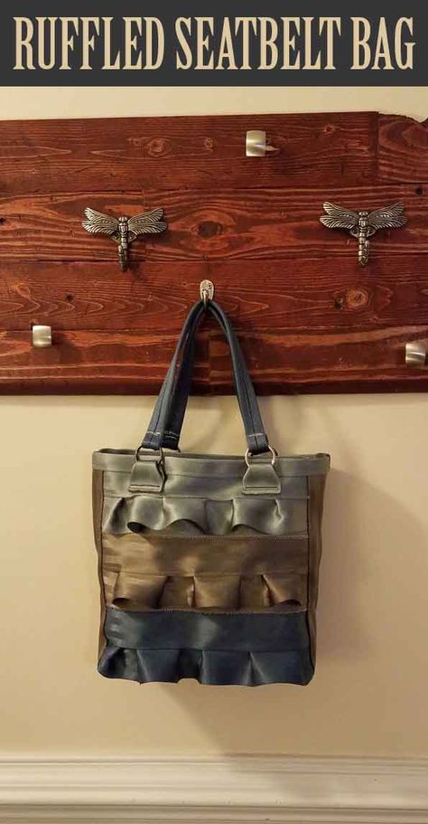 Learn how to make your own seatbelt bag. Upcycled Wallet, Seatbelt Bags, Diy Fashion Accessories, Seat Belts, Bags And Purses, Bag Sewing, Belt Bags, Mode Design, Sewing Project