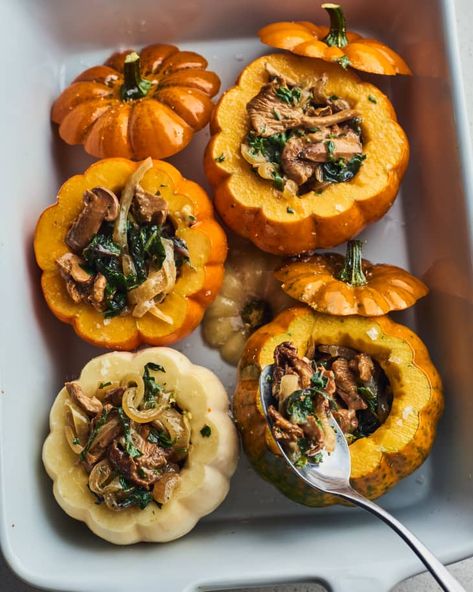 Mushroom Fall Recipes, Thanksgiving Recipes Gourmet, Fall Meat Dishes, Upscale Thanksgiving Recipes, Mini Pumpkin Recipes, Halloween Food Healthy, Mushroom Thanksgiving, Stuffed Mini Pumpkins, Mushroom Meals