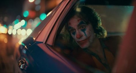 Joker 2019 Pfp, Joker Cinematography, Film Stills Cinematography, Joker Stills, Cars Reference, Art Psychology, Shot Film, Joker 2019, Scene Aesthetic