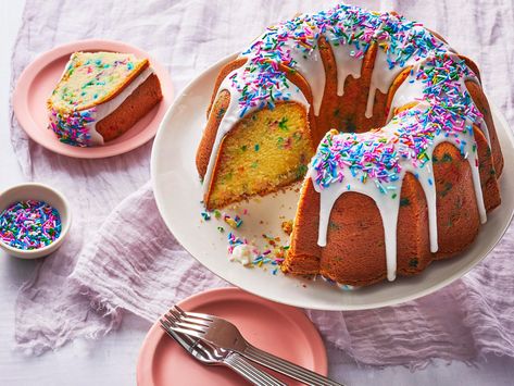 Recipes With Sprinkles, Funfetti Bundt Cake, Powdered Sugar Recipes, Chocolate Avocado Cake, Bundt Cake Recipes, Strawberry Pop Tart, Butter Cream Cheese Frosting, Chocolate Bundt Cake, Spring Cake