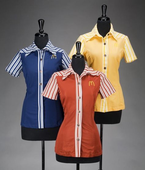 McDonalds uniform...more professional looking than what is worn today. Mcdonalds Uniform, Retro Mcdonalds, 1980s Memories, Mcdonalds Vintage, Mika Ninagawa, Best Uniforms, Vintage Mcdonalds, Restaurant Uniforms, Uniform Shirts