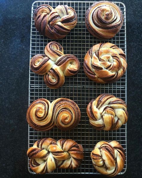 Thida Bevington on Instagram: “🌟This is how the Nutella rolls and twists I made yesterday baked up. I swear they’re really easy to make and most of these are in my…” Braided Nutella Bread, Nutella Rolls, Chocolate Brioche, Cinnamon Roll Recipe Homemade, Braided Bread, Bread Shaping, Sweet Dough, Scone Recipe, Cinnamon Buns