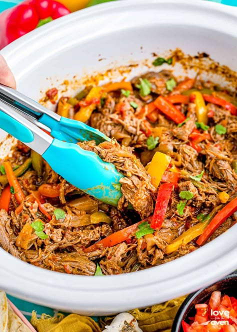 Crockpot Fajitas are easy, delicious and packed with flavor. With only 15 minutes of hands-on time, they make a perfect weeknight meal. Steak Fajitas Crockpot, Fajita Sauce, Recipe Using Tortillas, Crockpot Fajitas, Mexican Food Dishes, Crockpot Steak, Slow Cooker Steak, Homemade Fajita Seasoning, Fajitas Recipe