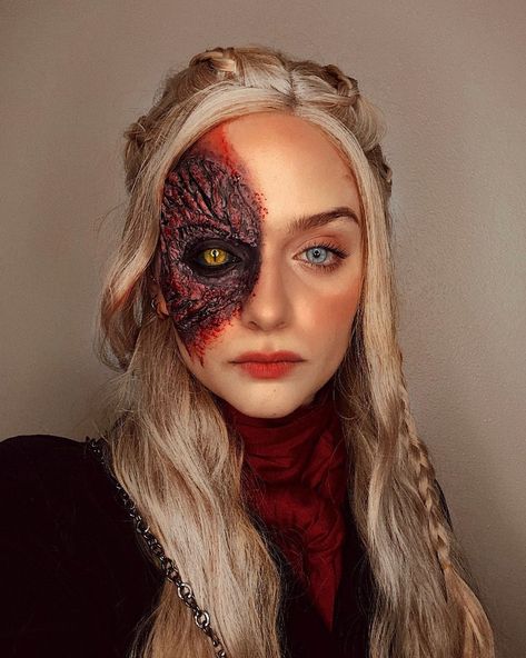 𝔐𝔞𝔨𝔢𝔲𝔭 𝔟𝔶 𝔏𝔞𝔠𝔦 on Instagram: “🔥Daenerys of the House Targaryen, the First of Her Name, Breaker of Chains and Mother of Dragons🔥 GOT is one of my favorite shows so when…” Dungeons And Dragons Makeup, Dragon Sfx Makeup, Orc Makeup, Targaryen Makeup, Daenerys Targaryen Makeup, Dragon Makeup Look, Diy Dragon Costume, Dragon Makeup, Halloweenský Makeup