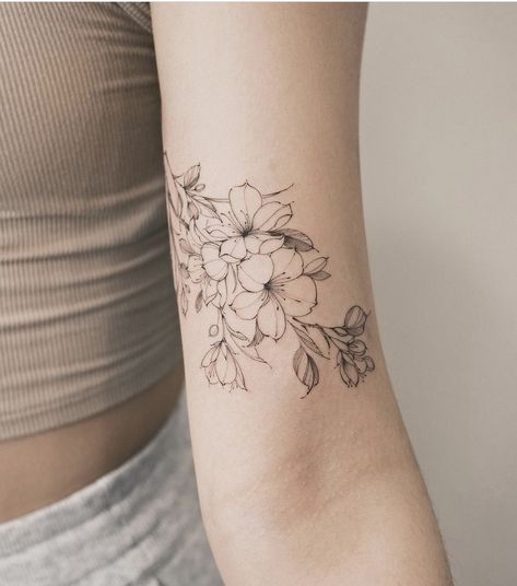 Tiny Floral Tattoo, Jamie Tattoo, Plant Tattoos, Floral Arm Tattoo, Pretty Flower Tattoos, Arm Sleeve Tattoos For Women, Flower Bouquet Tattoo, Floral Tattoo Shoulder, Hunter King