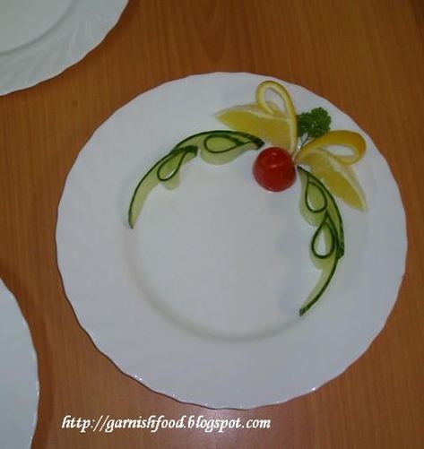 food garnish ideas | ... Carving Arrangements and Food Garnishes: Plate Food Garnish - Part 1 Garnish Ideas, Food Garnish, Plate Food, Decorações Com Comidas, Fruit And Vegetable Carving, Vegetable Carving, Fruit Party, Fruit Decorations, Food Carving