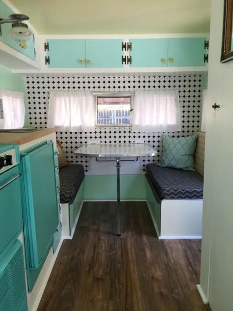 Tantalizing Trailer Interior Designs That Are Not At All Trashy ... Glamping Trailer, Camper Curtains, Caravan Vintage, Camper Vintage, Vintage Camper Interior, Kombi Motorhome, Small Camper, Camper Interior Design, Camper Trailer Remodel