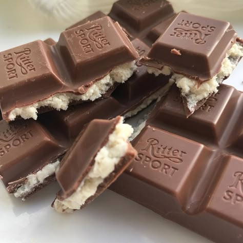 Chocolate Aesthetic, Ritter Sport, Läcker Mat, Think Food, Pretty Food, Food Cravings, Cute Food, Aesthetic Food, Sweet Recipes