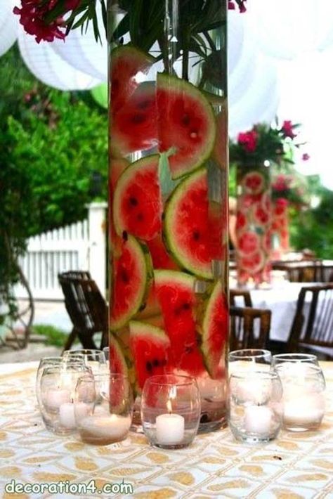 Water Wedding Centerpieces, Watermelon Centerpiece, Summer Wedding Centerpieces, Deco Fruit, Deco Buffet, Wedding Centerpiece Ideas, Watermelon Birthday Parties, Fruit Centerpieces, Diy Centerpiece