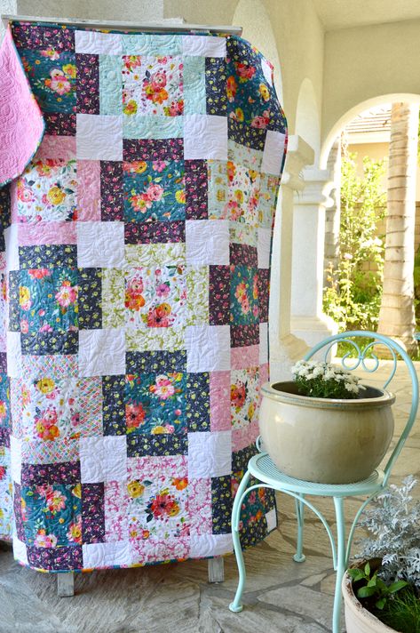 Floral Quilt Patterns, Butterfly Quilts, Tula Pink Quilt, Layer Cake Quilt Patterns, Big Block Quilts, Layer Cake Quilts, Basic Quilt, Chelsea Market, Flower Quilts