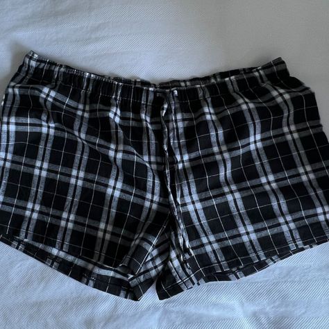 Women's Black & White Plaid Flannel Boxer Shorts. Elastic Waistband With Drawstrings. 3½" Inseam. Never Worn, Brand New. Black Boxer Shorts, Plaid Boxers Outfit Female, Boxers For Women Shorts, Cute Pj Shorts, Boxers Outfit Female, Downtown Pants, Boxers Outfit, Brandy Shorts, Pjs Shorts