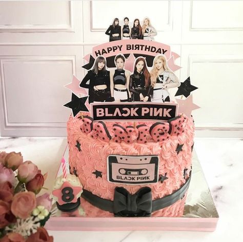 Blackpink Cake Ideas, Black Pink Birthday Cake, Pastel Blackpink, Blackpink Cake, Blackpink Birthday, Kpop Cake, Lightstick Decoration, Birthday Cake Roses, Number Birthday Cakes