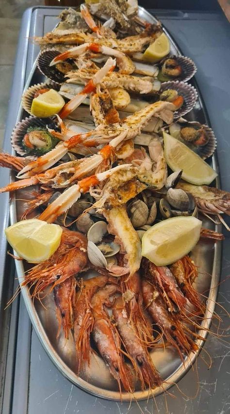 Sea Food Pictures, Charcuterie Appetizers, Live Pictures, Ramadan Crafts, Adriatic Sea, Sea Food, Japanese Ceramics, Food Snapchat, Seafood Dishes