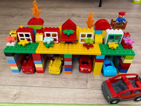 Lego Duplo Ideas Buildings, Lego Creative Ideas, Duplo Lego Ideas, Duplo Building Ideas, Lego Duplo House, Lego Duplo Building Ideas, Duplo Builds, Lego Duplo Ideas, Duplo Creations