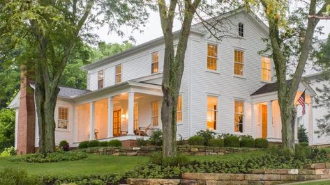 Greek Revival Exterior, Greek Revival Architecture, Colonial House Exteriors, Greek Revival Home, Colonial Farmhouse, Colonial Exterior, Traditional Style Homes, New England Homes, Greek Revival