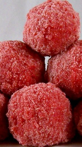 Raspberry Balls ~ It's incredibly simple... uses only 4 ingredients. Jello Gelatin (You can use any flavor Gelatin), coconut, sweetened condensed milk, almond extract. Raspberry Balls, Sweetened Condensed Milk Recipes, Condensed Milk Recipes, Candy Recipes Homemade, Christmas Candy Recipes, Milk Recipes, Tea Cakes, Condensed Milk, Sweets Treats