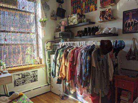 I'm 21 and live in a 72-square-foot NYC apartment that costs $1,345 a month. Here's what a day in my life looks like. Micro Studio, Nyc Studio Apartments, Apartment In Nyc, Nyc Rooms, Nyc Decor, A Day In My Life, Day In My Life, Nyc Studio, What A Day