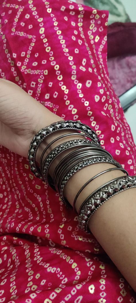 Desi Fake Story, Desi Bangles Aesthetic, Indian Bangles Aesthetic, Bangles Snap, Desi Poses, Bangles Aesthetic, Fake Photo Sick, Traditional Aesthetic, Desi Love