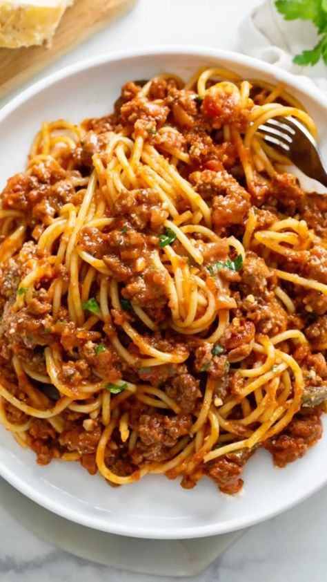 Meat Sauce Recipe, Homemade Meat Sauce, Simple Family Meals, Rainn Wilson, Meat Diet, Healthy Food Menu, Foreign Food, Food Babe, Delicacy Food