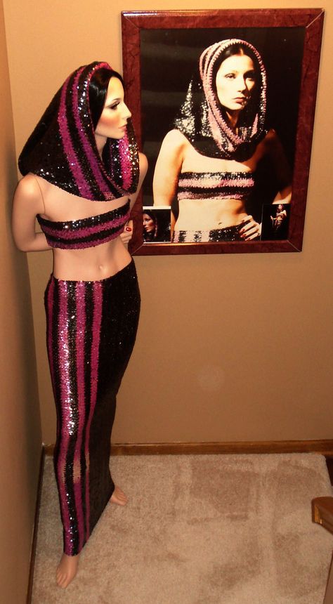 Cher 80s, Cher Bob Mackie, Cher 70s, Cher Fashion, Cher Looks, Cher Costume, The Cher Show, Cher And Sonny, Cher Outfits