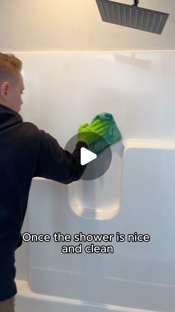 Brandon Pleshek on Instagram: "Use these tips to easily clean your shower and tub during Day 10 of the Spring Cleaning Spree 2024! #springcleaningspree2024 #howto #cleaning" Easy Way To Clean Shower And Tub, Cleaning Bathtub Hacks, Clean Walk In Shower How To, Vinegar And Dawn Shower Cleaner, How To Clean The Walls In Your House, Clean That Up, How To Clean Fiberglass Shower Stall, Cleaning Shower Hacks, How To Clean A Bathroom