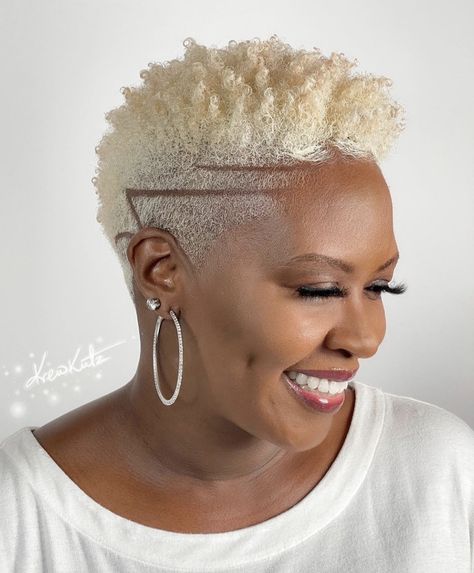 Blonde Twa, Popular Short Haircuts, Short Natural Haircuts, Short Hair Designs, Short Shaved Hairstyles, Shaved Hair Designs, Twa Hairstyles, Tapered Natural Hair, Natural Hair Cuts