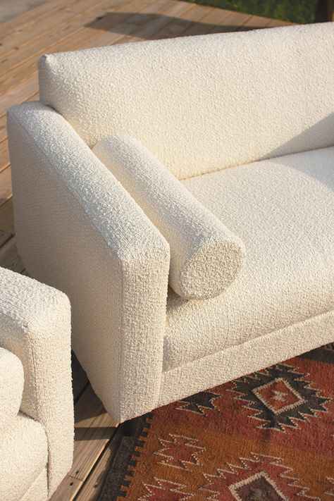 Boucle Couch, Dream Couch, White Couches, Unique Sofas, Couch Design, Studio Apt, Japandi Interior, White Upholstery, White Sofas