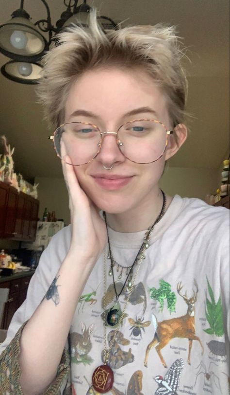 #fashion #shorthair #septum #nonbinary #transmasc #masc #androgynous #androgyny #goblincore #glasses Nonbinary Glasses, Trans Masc Glasses, Adrogonus People, Gender Neutral Face Claim, Androgynous Face Claim, Nonbinary Faceclaims, Goblincore Fashion, Androgynous People, Nonbinary People