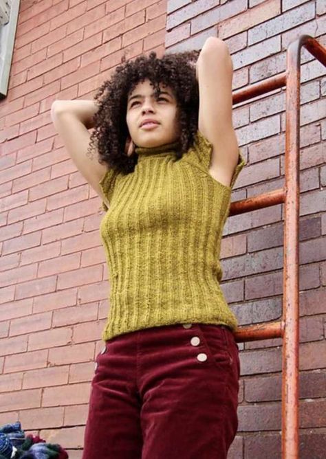 Every fashion moment seems to come back again, and these days throwbacks to the 1990s are all over the place. Lauren McElroy was inspired by the fashion of the early ’90s to design her Circa ’93 Tee, which features an … Read More ... Mock Neck Knit Sweater Pattern Free, Knitting Blogs, Dk Weight Yarn, Early 90s, The 1990s, Sweater Knitting Patterns, Mock Turtleneck, Knitting Patterns Free, Come Back