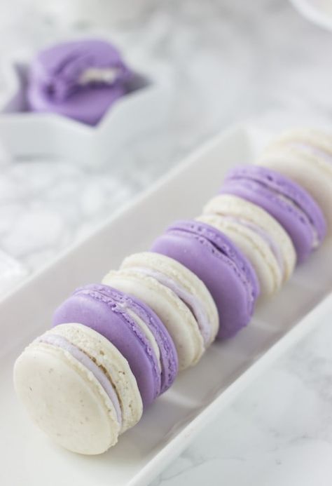 Lavender Honey Macarons Honey Macarons, Unique Recipes Desserts, Kue Macaroon, Diy Easy Recipes, French Macaroons, Macaroon Recipes, Lavender Honey, Unique Desserts, Macaron Recipe