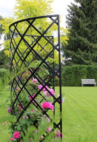 Exedra half round Garden Obelisk. Height 180 cm. Galvanised steel Modern Garden Trellis, Garden Trellis Designs, Large Trellis, Iron Trellis, Metal Trellis, Contemporary Garden Design, Rose Trellis, Garden Obelisk, Small Courtyard Gardens