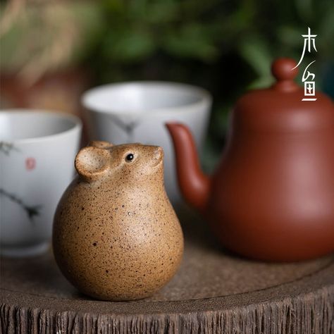 Woodfish rock money rat zodiac tea pet mouse hand sculpture ceramic tea plate swing piece of crude ceramic tea can be raised to play tea Rat Zodiac, Pet Mouse, 3d Tiskárna, Cute Zodiac, Accessories Ceramic, Turtle Ornament, Office Ornaments, Pottery Animals, Sculpture Ceramic