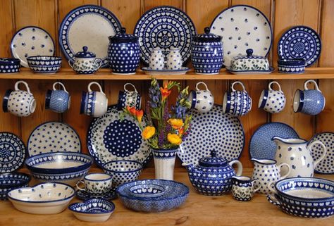 I'M BACK... WITH POLISH POTTERY! - Dimples and Tangles Polish Pottery Display, Sicilian Ceramics, Blue And White Dishes, Boleslawiec Pottery, Polish Pottery Boleslawiec, Pottery Decor, Pottery Display, Polish Ceramics, Polish Stoneware