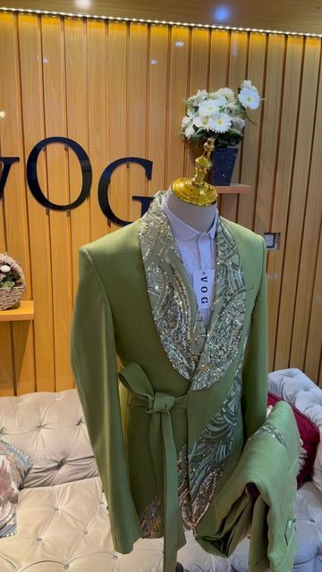 Prince Naveen Suit, Prom Suits For Men Green, Prom Suits Unique, Prom Suits For Men Unique, Unique Prom Suits, Prom Looks For Guys, White Prom Suit, Prom Outfits For Guys, Man Dress Design