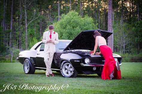 Prom Car, Car Couple, Prom Pictures Group, Prom Photography Poses, Couple Prom, Funny Prom, Homecoming Poses, Hoco Pics, Prom Pictures Couples