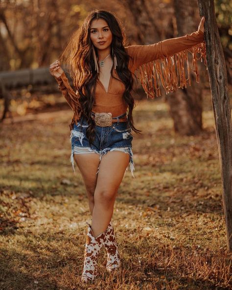 Baby don’t you know? That you’re my golden hour ✨ • Denim shorts @cactusrosedenimco Code YARELI • Fringe Romper & Boots…” • Dec 2, 2020 at 7:27pm UT Cowgirl Photoshoot, Country Chic Outfits, Vaquera Outfit, Western Photoshoot, Cute Cowgirl Outfits, Cowgirl Style Outfits, Latina Fashion Outfits, Country Style Outfits, Western Wear Outfits