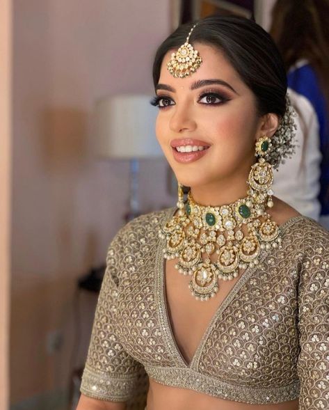 Mehendi Makeup, Amazing Wedding Makeup, Bridal Hairstyle Indian Wedding, Indian Wedding Makeup, Light Makeup Looks, Bridal Jewellery Inspiration, Sabyasachi Bride, Indian Wedding Bride, Bridal Makeup Images