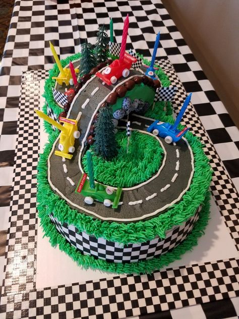 Finn's "8" race track birthday cake. 8 Race Track Cake, Race Track Birthday Cake, Race Track Birthday, F1 Birthday, Race Track Cake, Lolly Cake, Race Car Cakes, Super Mario Cake, 8th Birthday Cake