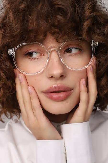 Big Round Glasses, Clear Round Glasses, Clear Glasses Frames Women, Glasses Frames For Women, Glasses Inspiration, Clear Glasses Frames, Big Glasses, Female Faces, Cat Eye Glasses Frames