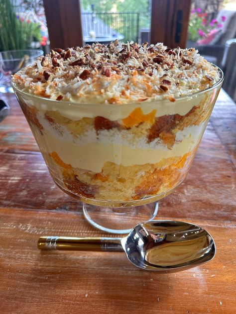 Creamy Coconut Trifle - Easy DIY Recipes Coconut Trifle Desserts, Coconut Cream Trifle, Coconut Trifle, Trifle Easy, Homemade White Cakes, Trifle Recipes, Trifle Dish, Coconut Pudding, Cake Base