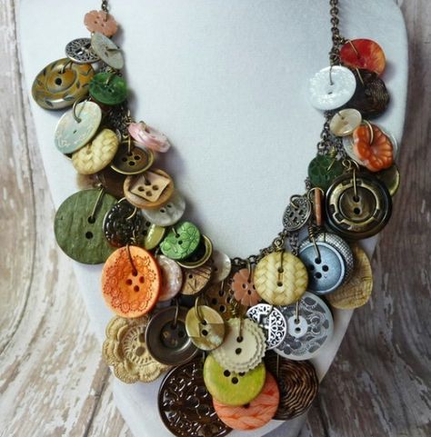 https://www.diyncrafts.com/25482/repurpose/25-amazingly-creative-ways-repurpose-vintage-jewelry/2 Kerajinan Diy, Button Craft, Button Necklace, Diy Buttons, Button Art, Button Jewelry, Button Crafts, Vintage Button, Gems Jewelry