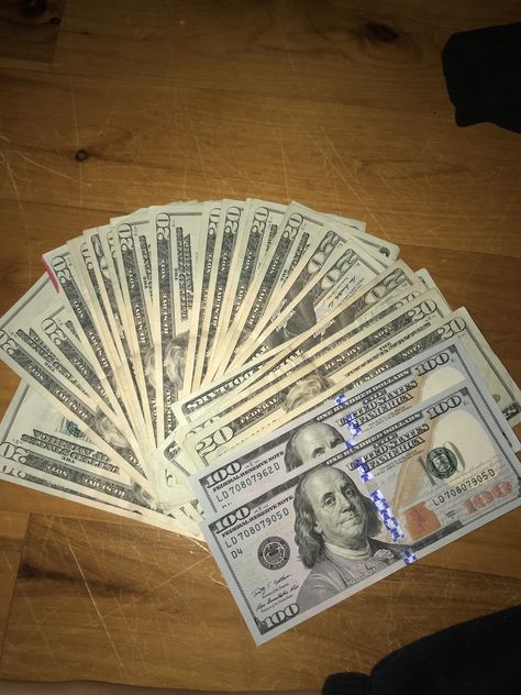 i think 700 dollars is the most i got from that side of the fam 700 Dollars, Money Pics, Money Magick, 300 Dollars, 1000 Dollars, Accomplishing Goals, Bill Pay, Money Planner, Mo Money